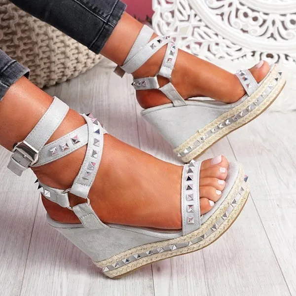 Amozae- Daily Numy Wedge Rock Studs Sandals