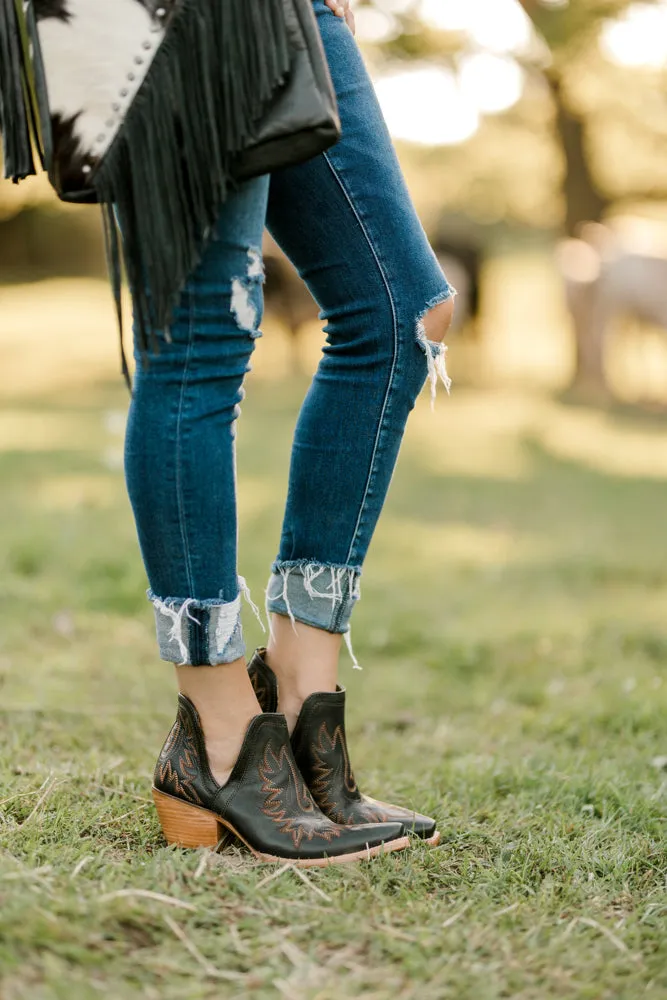 Ariat Dixon Ankle Boots [Black]