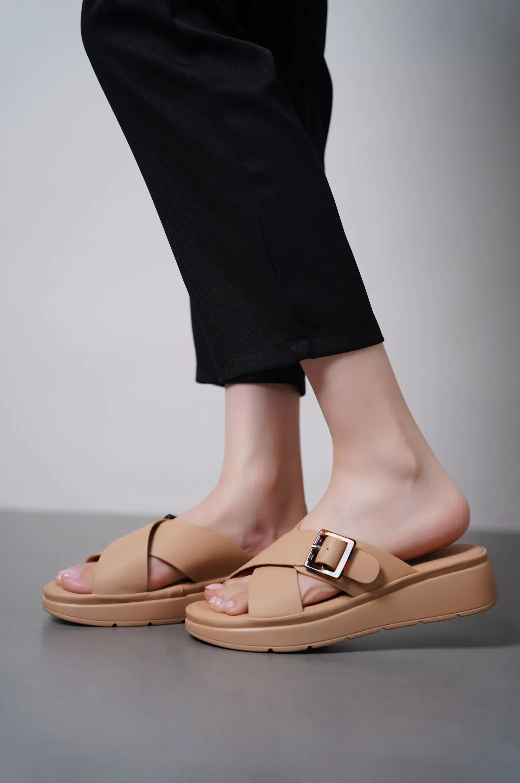 BALANCE CRISS-CROSS MAMA SLIDES