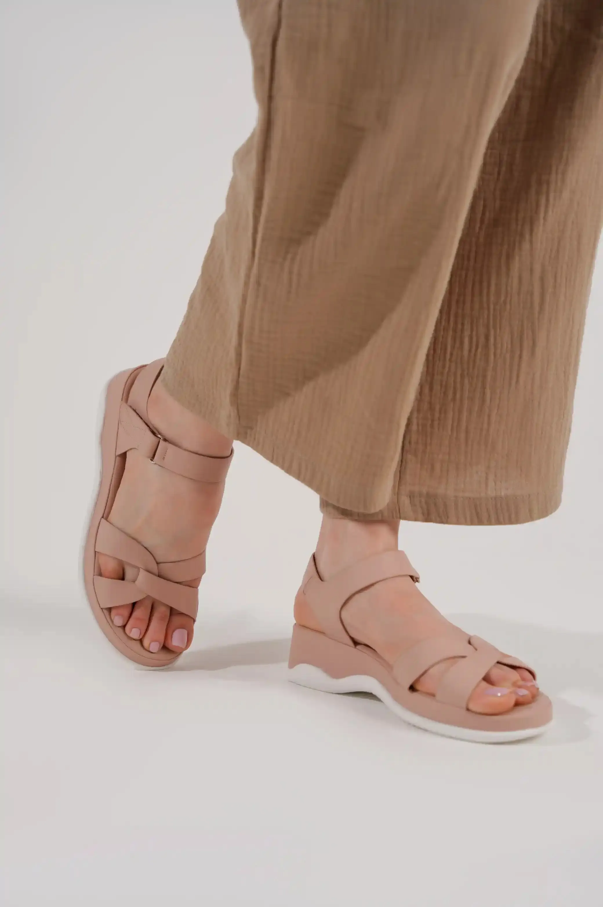 CRISS-CROSS SANDAL