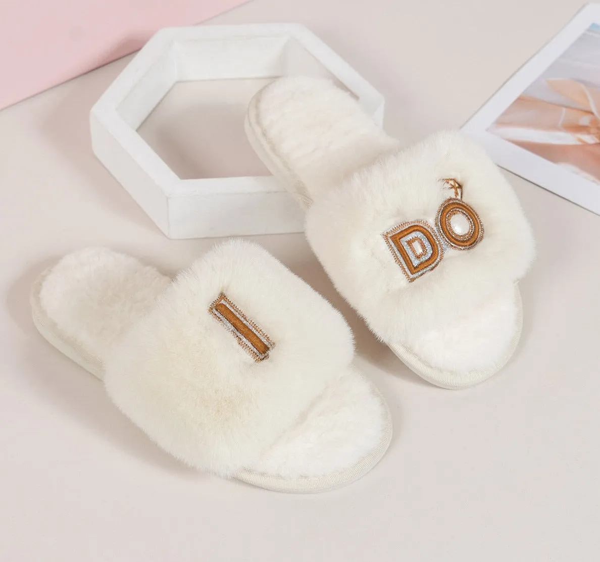 Hnzxzm Wedding Slippers Women's Bride Bridesmaid I Do Slides Faux Rabbit Fur Non-slip Sole Wedding Gift Open-toes Slides Slipper