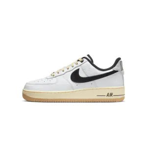 Nike Womens Air Force 1 '07 LX Shoes