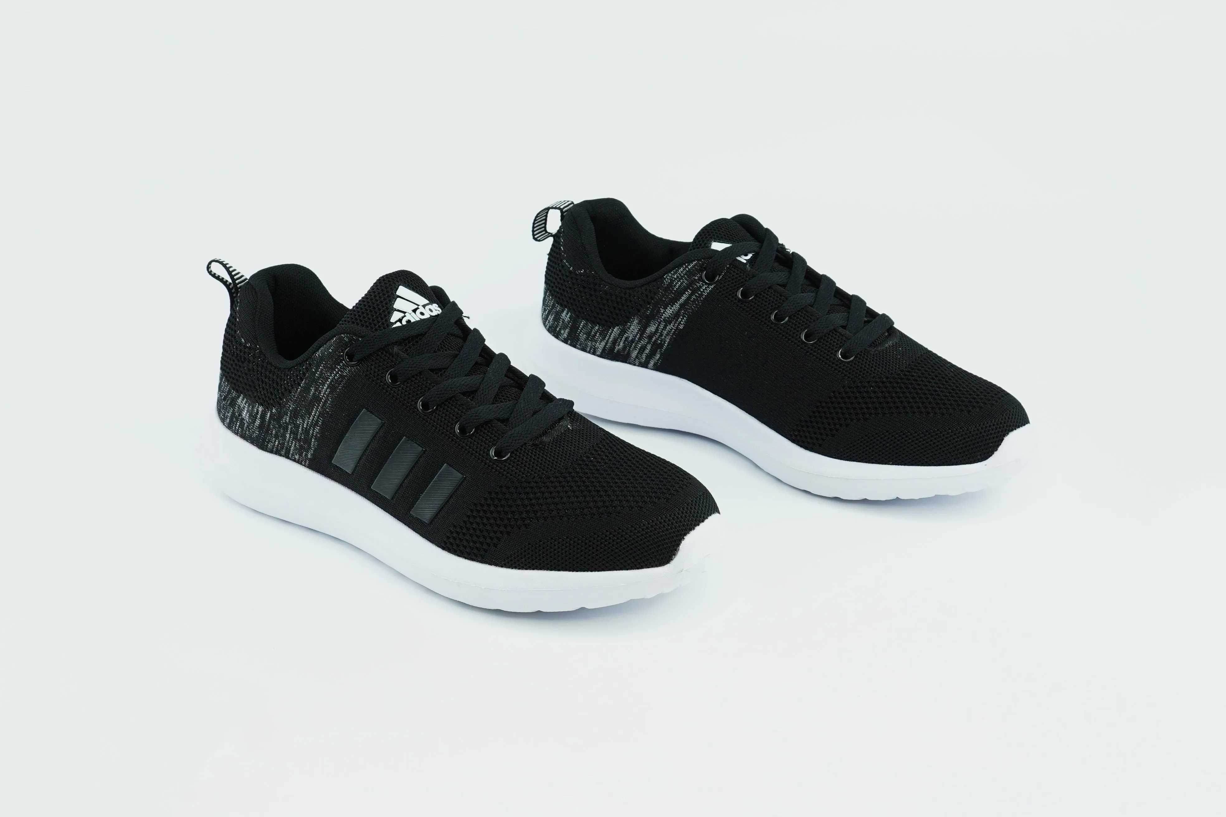 Three stripes running shoes in black color