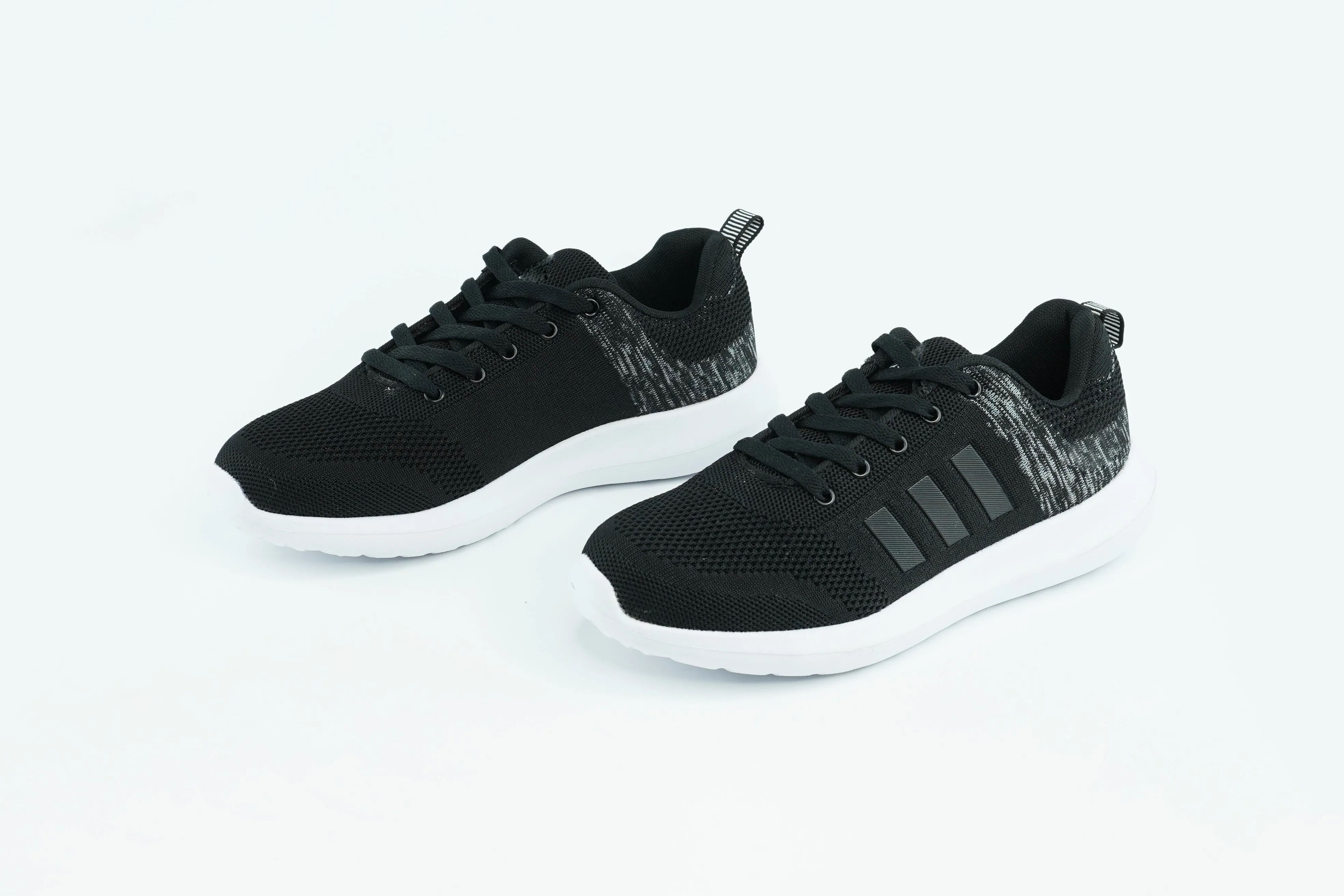 Three stripes running shoes in black color