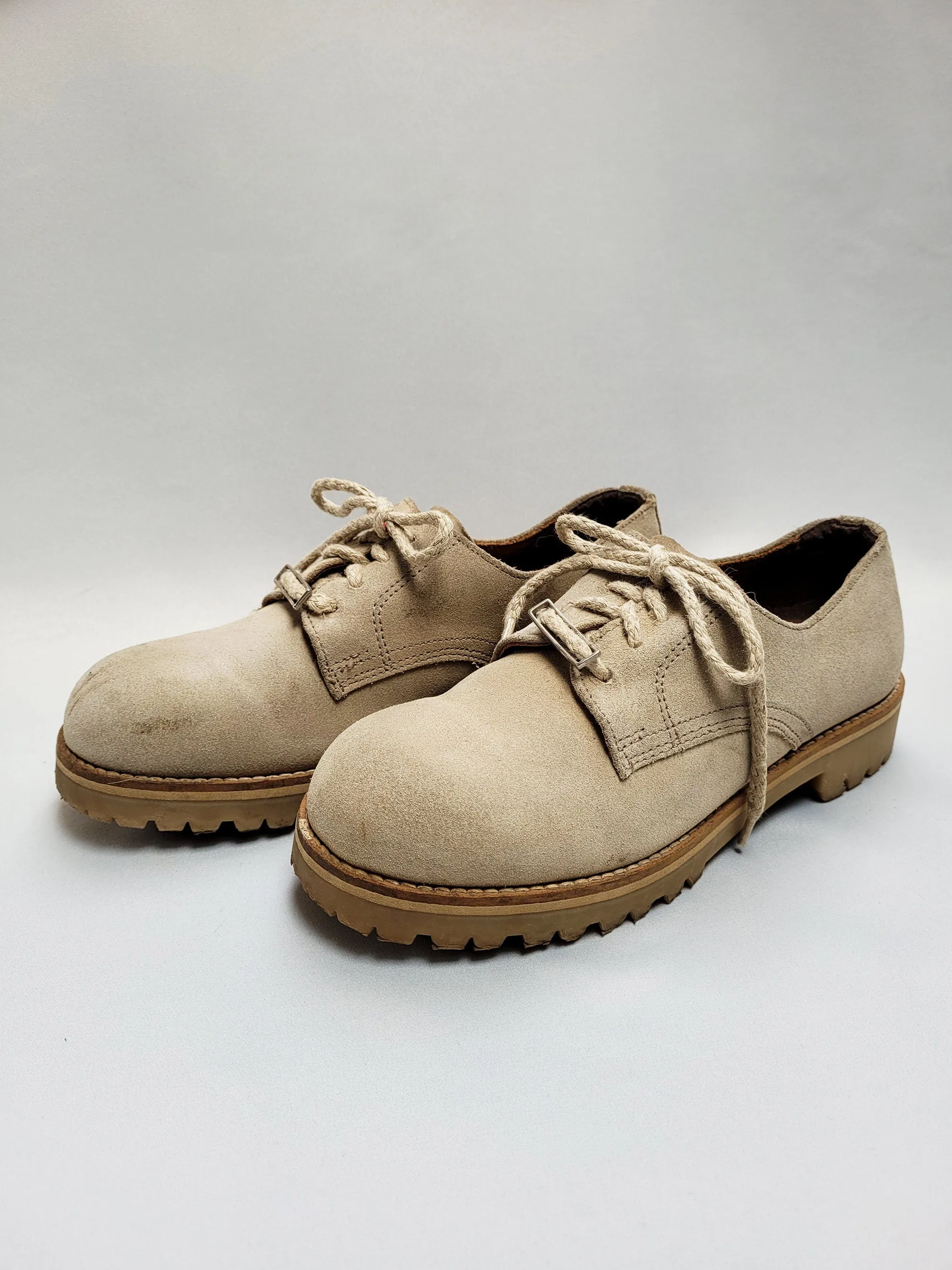 Vintage 90s beige suede chunky tie up shoes