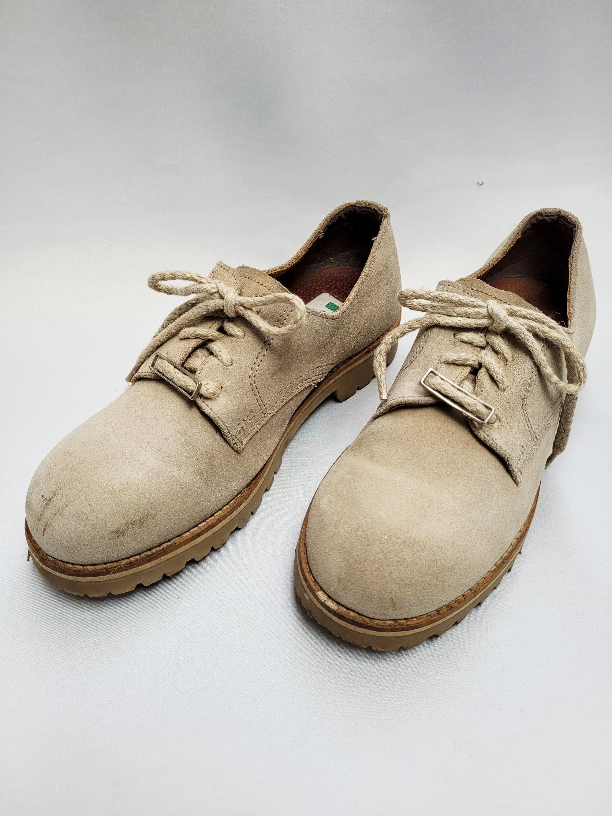 Vintage 90s beige suede chunky tie up shoes